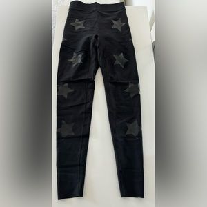 Black leggings with star detail